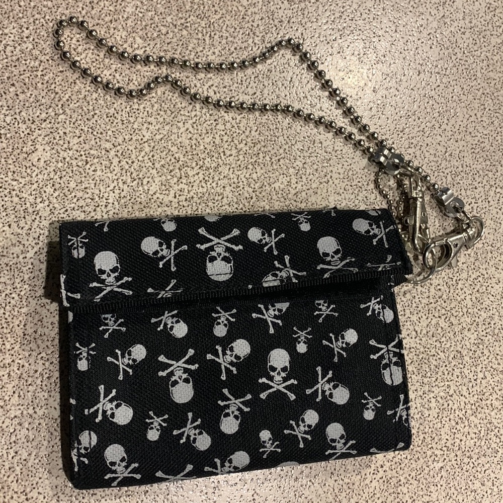NWOT Skull & Cross Bones Tri-fold Wallet Purse with Chain Nylon/Velcro Closure